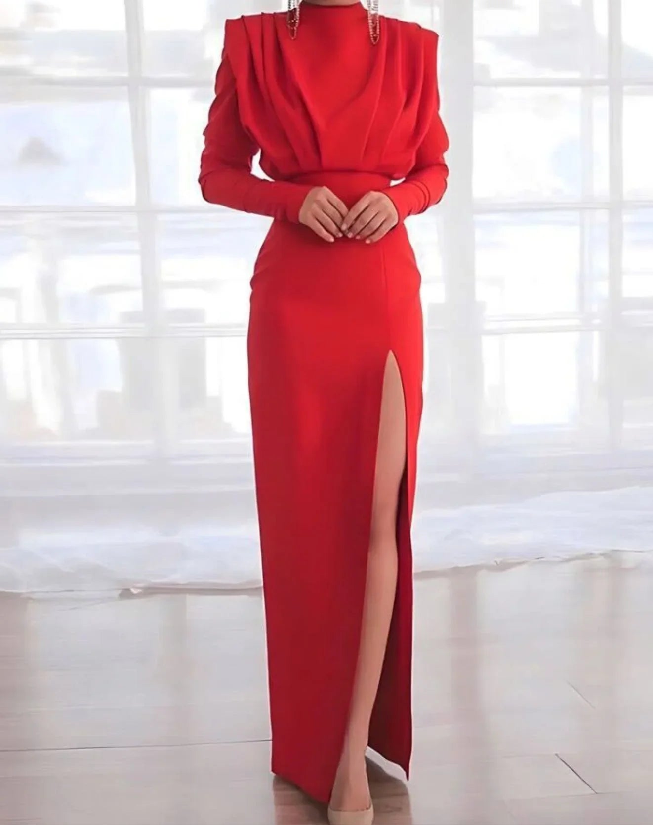 Vestido Longo Plissado Com Fenda Frontal